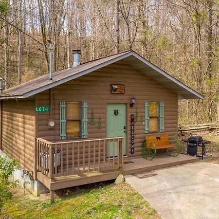 Bear Mountain Hollow-Free Dollywood Ticket- Cozy Cabin With A Hot Tub, Arcade & Deck Close To Town Pigeon Forge Esterno foto