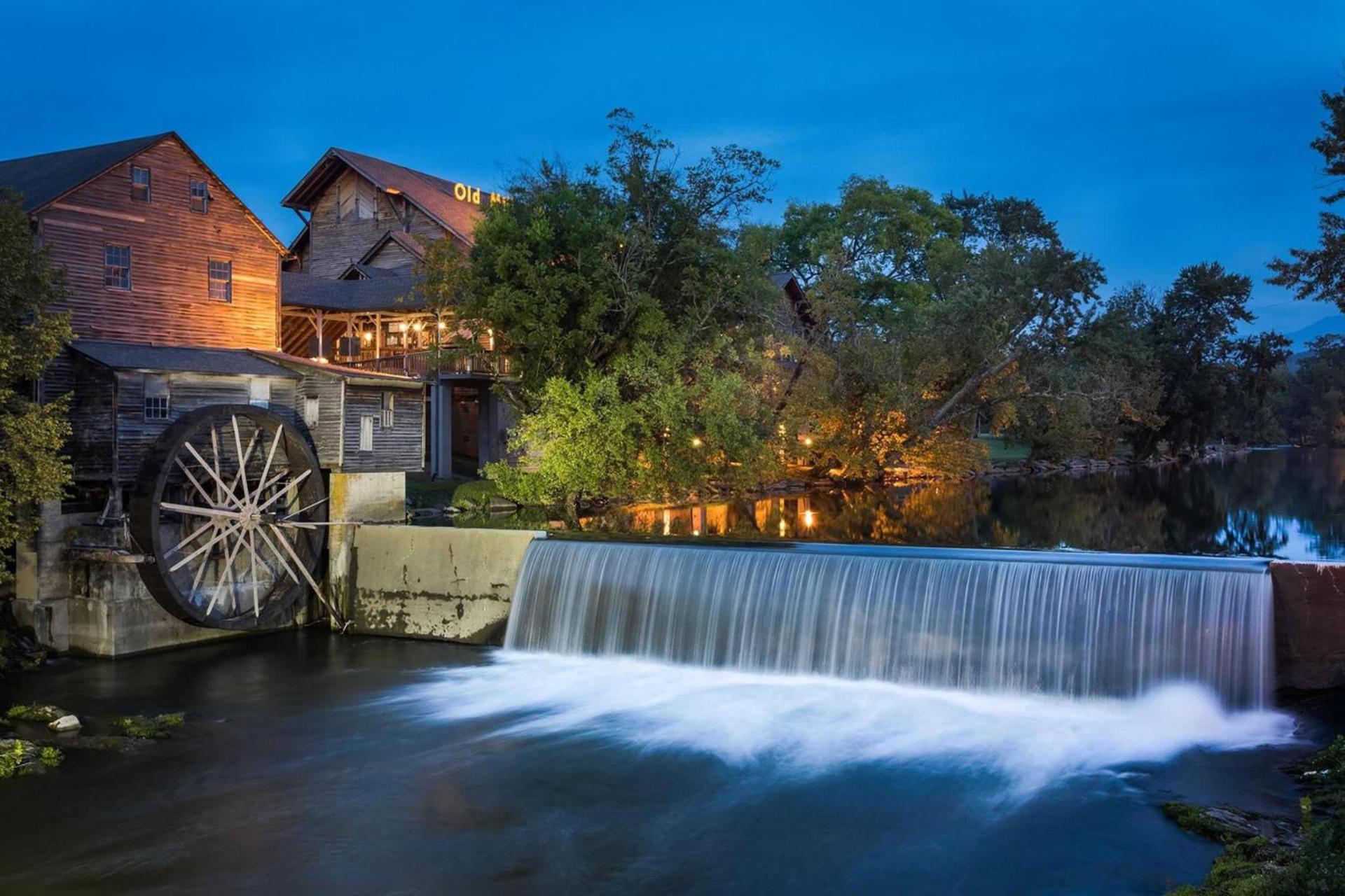 Bear Mountain Hollow-Free Dollywood Ticket- Cozy Cabin With A Hot Tub, Arcade & Deck Close To Town Pigeon Forge Esterno foto