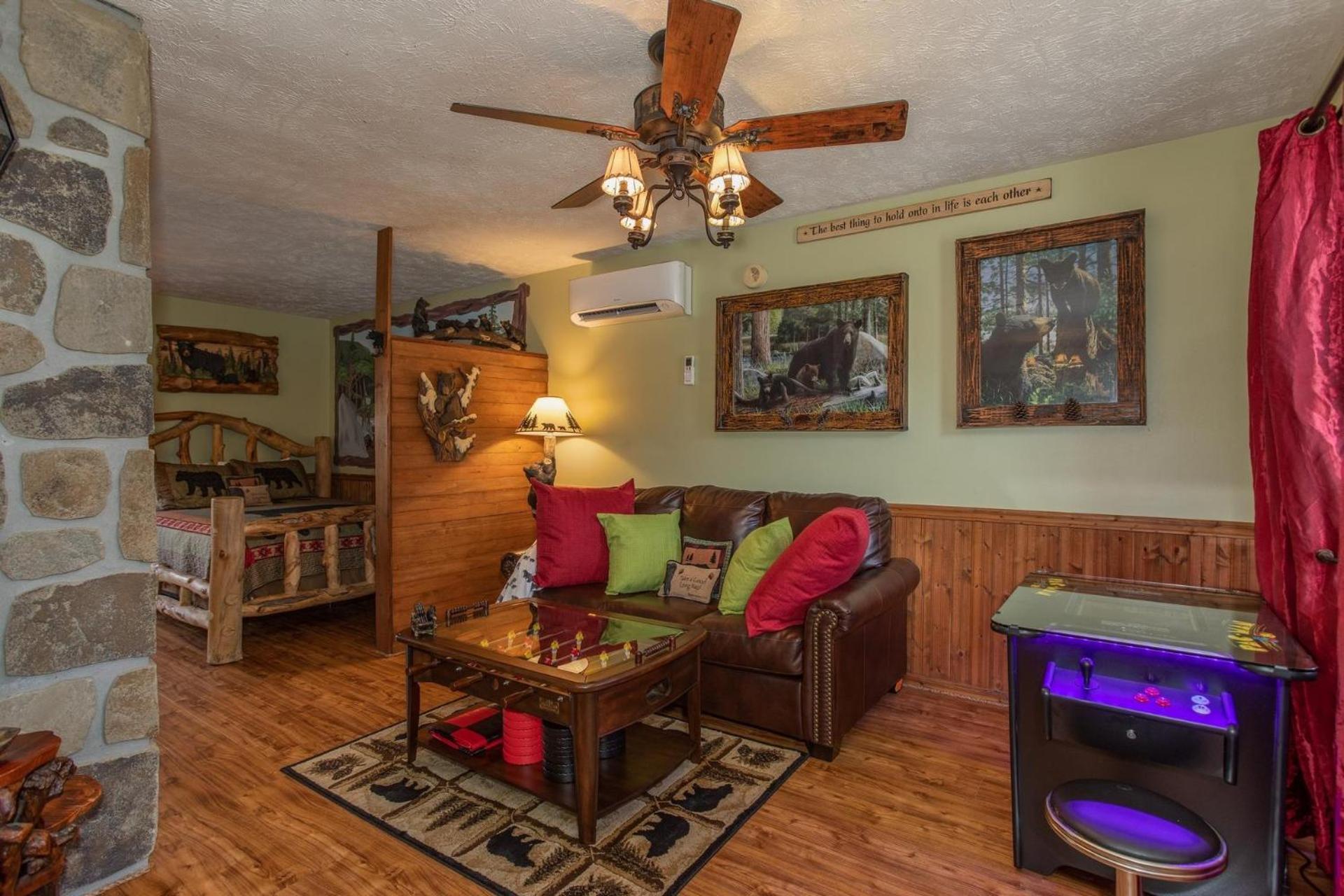 Bear Mountain Hollow-Free Dollywood Ticket- Cozy Cabin With A Hot Tub, Arcade & Deck Close To Town Pigeon Forge Esterno foto